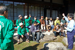 �s���ŃK�C�h���C