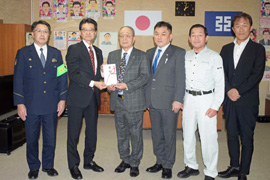 �J������