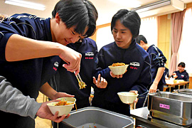 �������