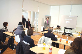 ���y�j������