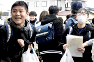 ���i���\