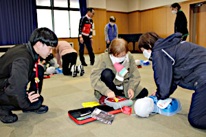 �~���u��